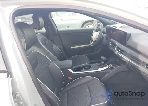 2025 Kia K4 Gt Line z USA, uszkodzony, nr VIN 3KPFW4DEXSE040554